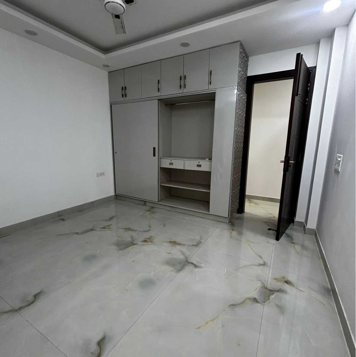 3 BHK + Servant Room Builder Floor For Rent in Lajpat Nagar 