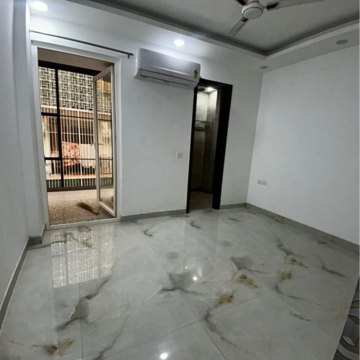 Room in 3 BHK Builder Floor at Lajpat Nagar 4 – for Rent