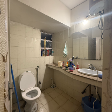 Bathroom in 1.5 BHK Builder Floor at Greater Kailash I – for Rent