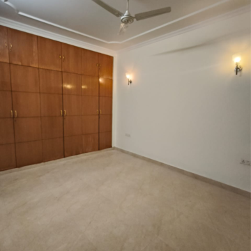 Master Bedroom in 4 BHK Builder Floor at Sarvapriya Vihar – for Rent
