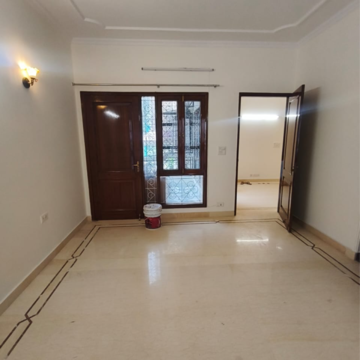 Room in 4 BHK Builder Floor at Sarvapriya Vihar – for Rent