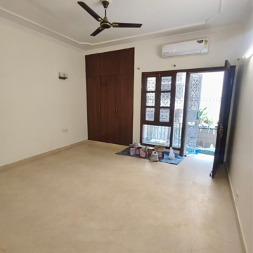 Room in 4 BHK Builder Floor at Sarvapriya Vihar – for Rent