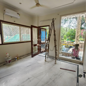 Room in 4 BHK Builder Floor at Sarvapriya Vihar – for Rent