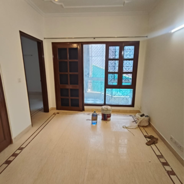 Room in 4 BHK Builder Floor at Sarvapriya Vihar – for Rent