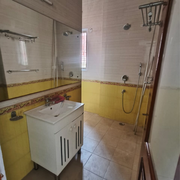 Attached Bathroom, sarvapriya vihar 4 Bedroom 2500 Sq.Ft. Builder Floor In Sarvapriya Vihar Delhi 8762199