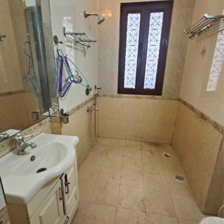 Bathroom, sarvapriya vihar 4 Bedroom 2500 Sq.Ft. Builder Floor In Sarvapriya Vihar Delhi 8762199