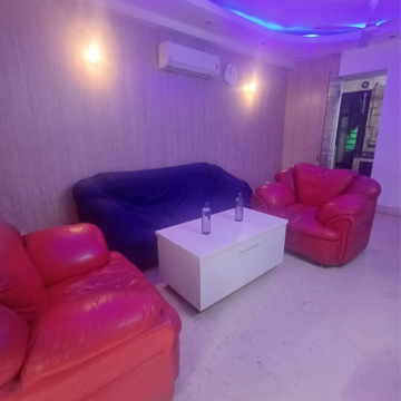 Living Room in 1.5 BHK Builder Floor at Nehru Enclave – for Rent