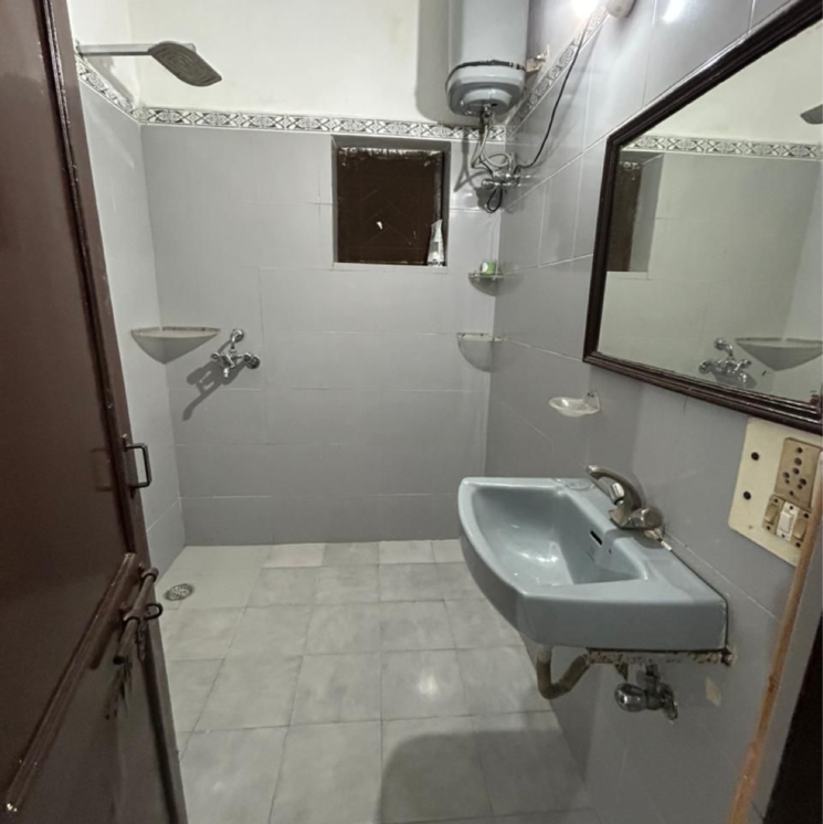 Bathroom, kalkaji 2 Bedroom 1500 Sq.Ft. Builder Floor In Kalkaji Delhi 8762220