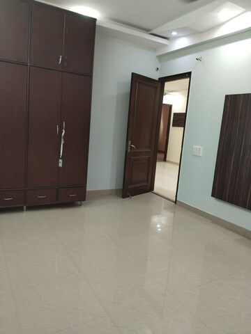 Room in 3 BHK Builder Floor at Palam Vihar Residents Association, Palam Vihar – for Rent