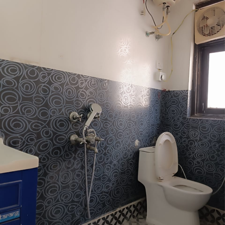 Bathroom, kalkaji 2 Bedroom 1000 Sq.Ft. Builder Floor In Kalkaji Delhi 8762231