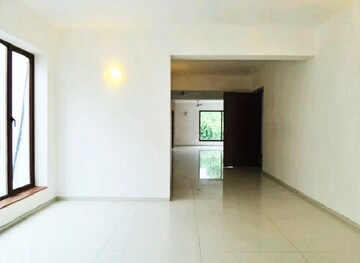 Room in 4 BHK Builder Floor at Panchsheel Park – for Rent