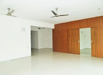 Room in 4 BHK Builder Floor at Panchsheel Park – for Rent