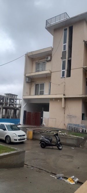 Master Bedroom in 4 BHK Villa at Upsidc Site C – for Sale