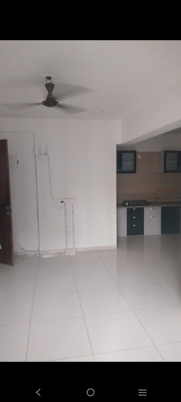 Room in 2 BHK Apartment at Sun Atmosphere, Shela – for Rent