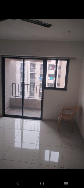 Room in 2 BHK Apartment at Sun Atmosphere, Shela – for Rent