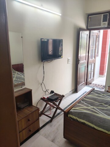 Living Room in 1 RK Independent House at Sector 56 – for Rent