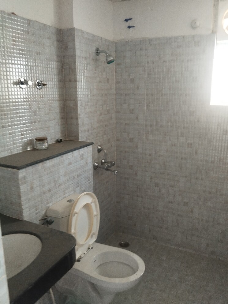 Bathroom, bbd-green-city-sun-breeze-ii 3 Bedroom 1605 Sq.Ft. Apartment In Gomti Nagar Lucknow 8762364