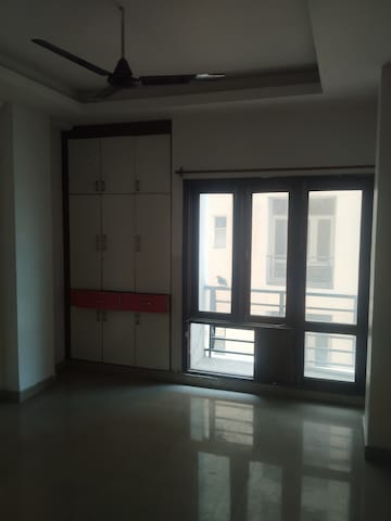 Room in 3 BHK Apartment at BBD Green City Sun Breeze II, Gomti Nagar – for Rent