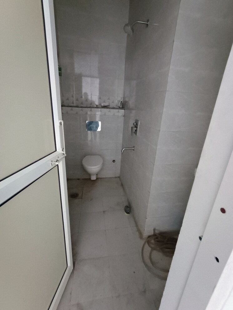 Bathroom, amrapali-leisure-valley 3 Bedroom 1825 Sq.Ft. Villa In Tech Zone 4 Greater Noida Greater Noida 8762374