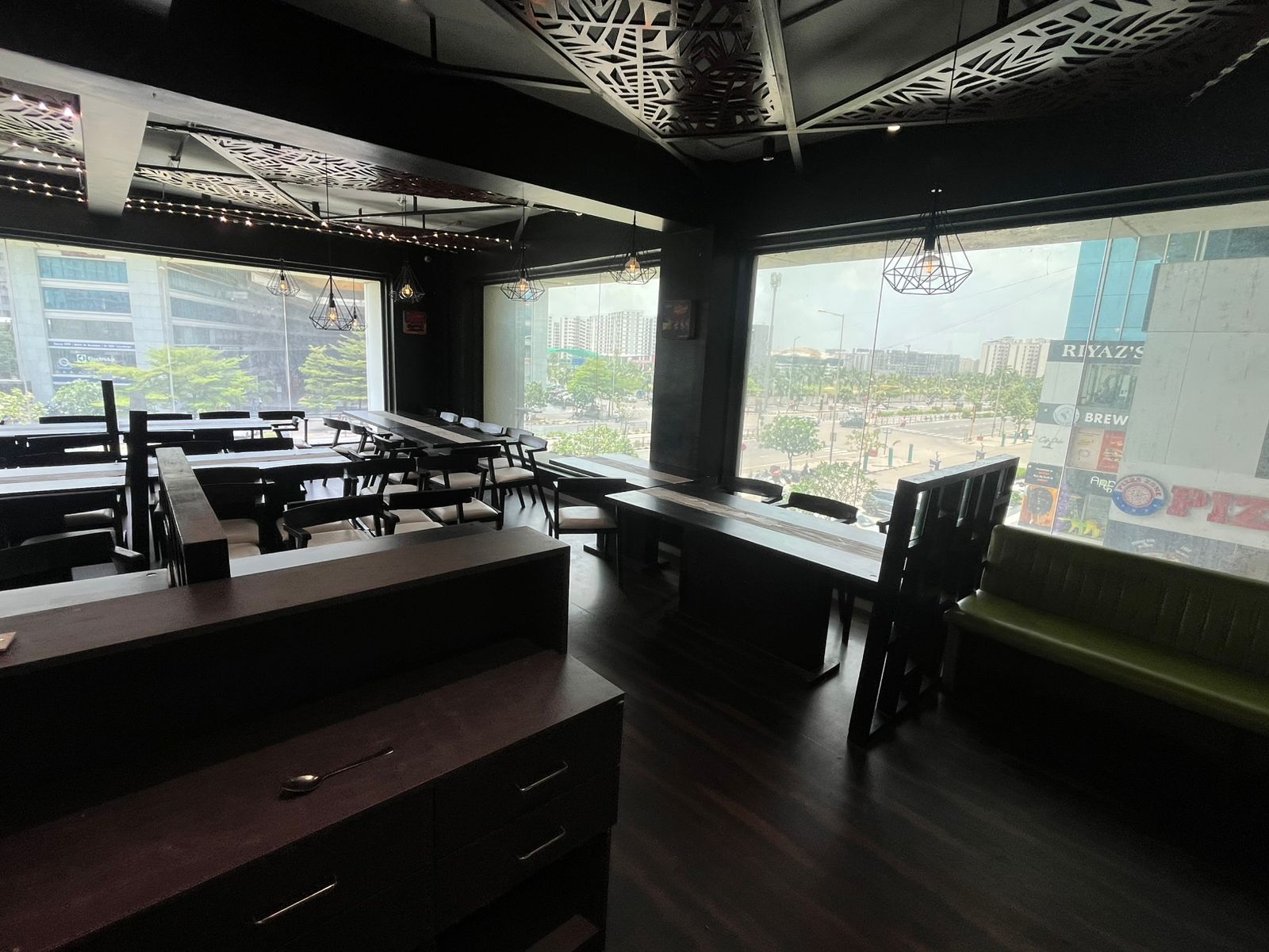 Showroom For Rent in Surat