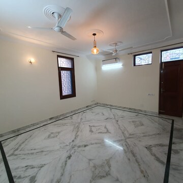 Room in 4 BHK Builder Floor at Sarvodaya Enclave – for Rent