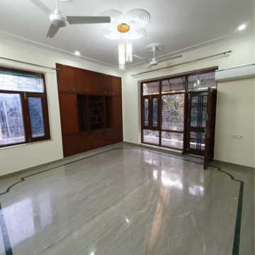Master Bedroom in 4 BHK Builder Floor at Sarvodaya Enclave – for Rent