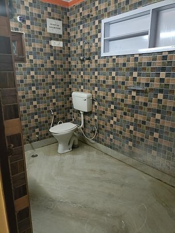 Attached Bathroom in 1 RK Builder Floor at Shakti Khand – for Rent