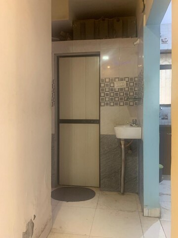 Bathroom in 1.5 BHK Apartment at Hill View CHS New Panvel, New Panvel – for Rent