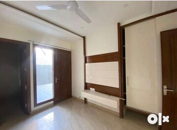 Room in 3 BHK Independent House at Sector 38 – for Rent