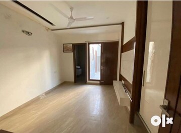 Room in 3 BHK Independent House at Sector 38 – for Rent