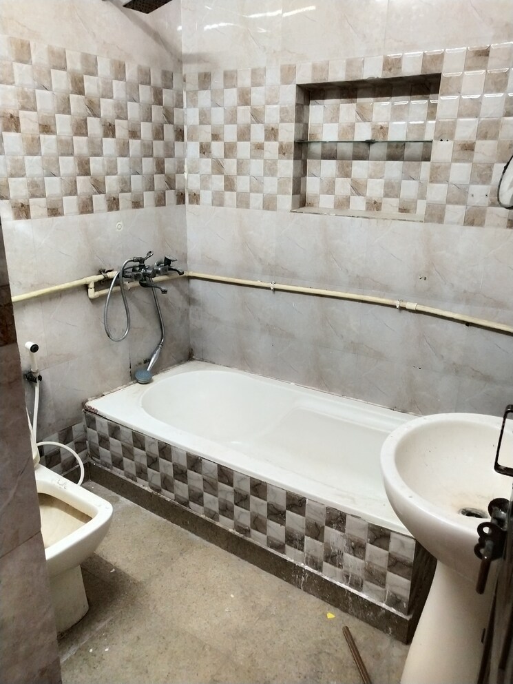 Bathroom, sector 11 2 Bedroom 1300 Sq.Ft. Independent House In Sector 11 Noida 8762458