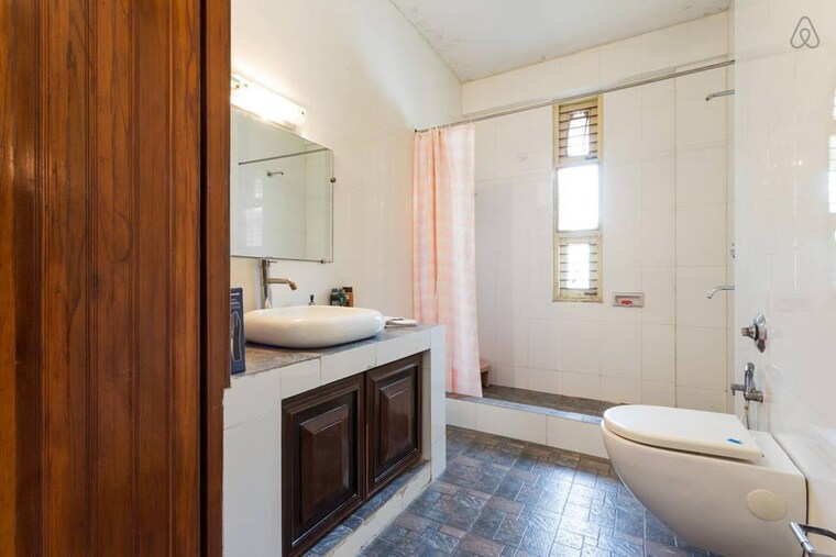 Kitchen, shivalik-tower-kaushambi 6+ Bedroom 350 Sq.Mt. Villa In Anand Vihar Ghaziabad 8762469