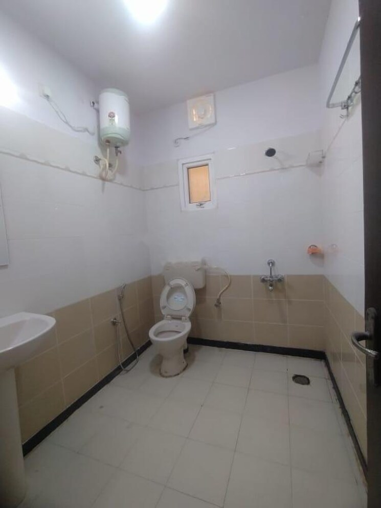 Bathroom, rs-greenwoods 3 Bedroom 1124 Sq.Ft. Apartment In Electronic City Phase ii Bangalore 8762483