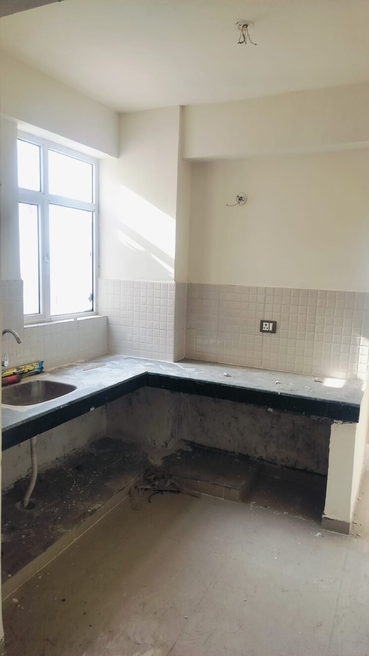 Kitchen, rof-aalayas-phase-2 3 Bedroom 864 Sq.Ft. Apartment In Sector 102 Gurgaon 8762494