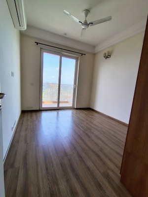 Room in 3 BHK Apartment at M3M Heights, Sector 65 – for Sale