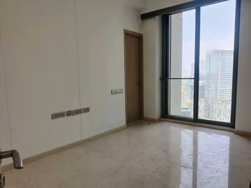 Room in 5 BHK Apartment at Rustomjee Crown, Prabhadevi – for Rent