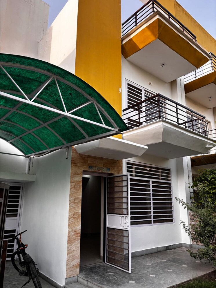 Exterior View, bptp-park-elite-floors-sector-88 4 Bedroom 250 Sq.Yd. Villa In Sector 88 Faridabad 8762609