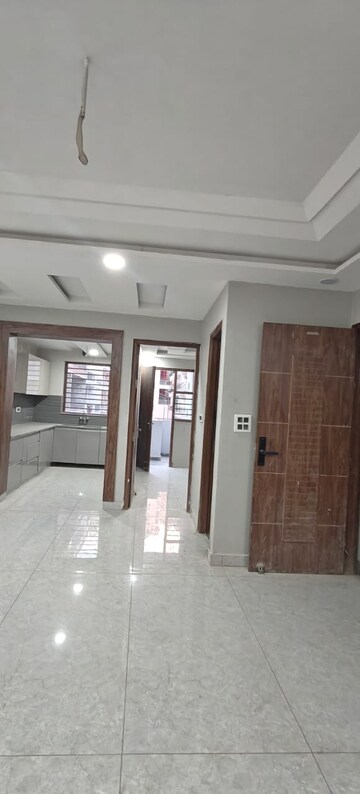 Building Lobby in 2 BHK Builder Floor at RPS Palm Drive, Sector 88 – for Rent