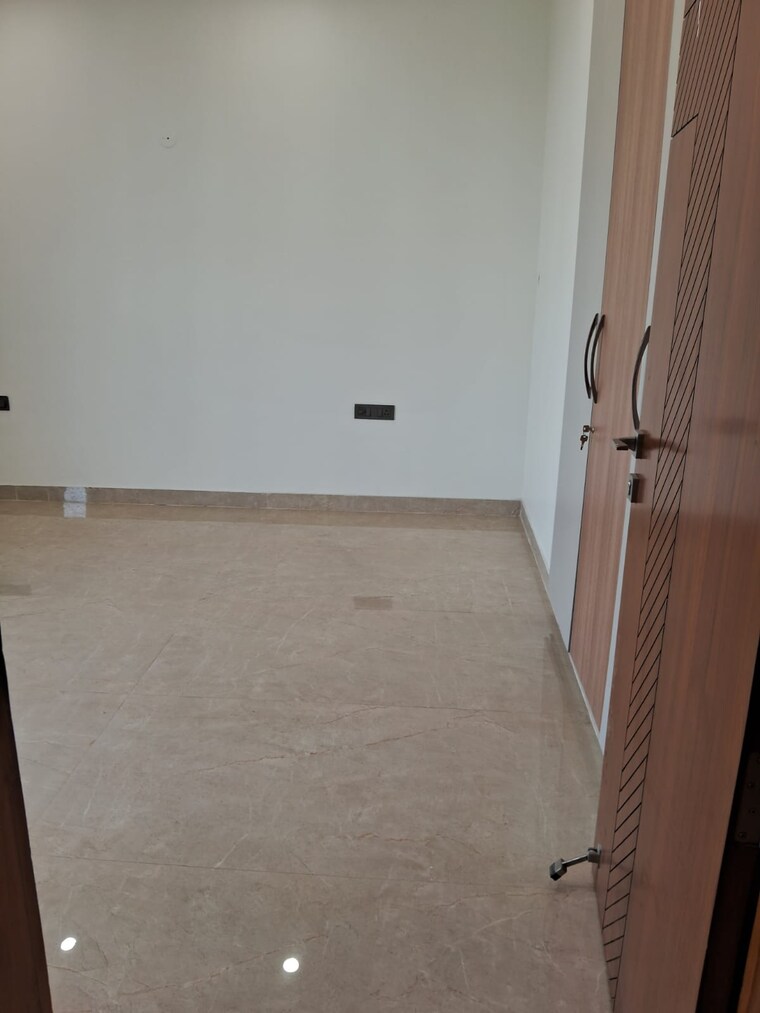 Room, sector 84 4 Bedroom 345 Sq.Yd. Builder Floor In Sector 84 Faridabad 8762652