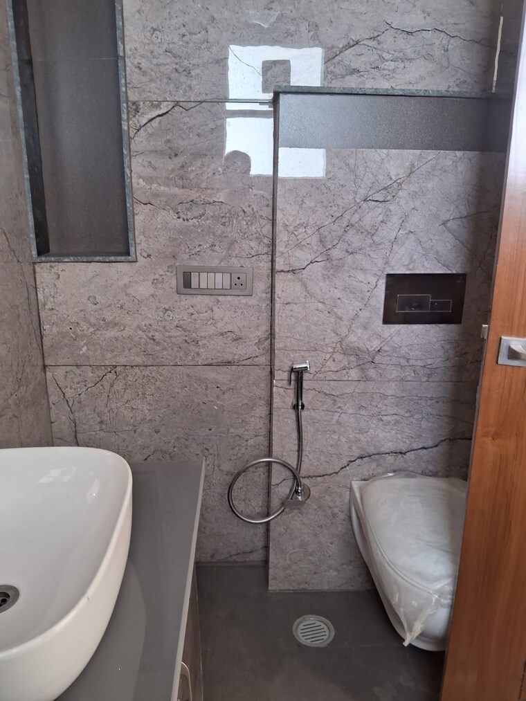 Bathroom, sector 84 4 Bedroom 345 Sq.Yd. Builder Floor In Sector 84 Faridabad 8762652