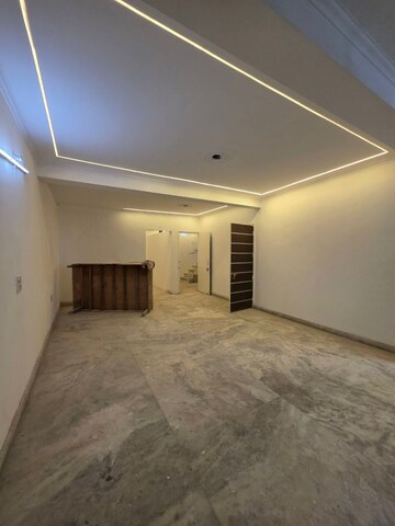 Room in 3 BHK Builder Floor at Green Fields Colony – for Rent