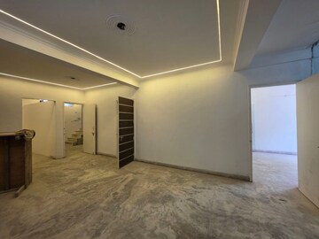 Room in 3 BHK Builder Floor at Green Fields Colony – for Rent