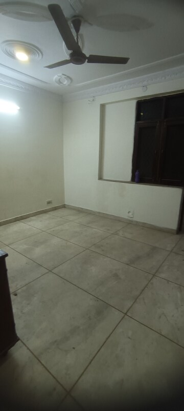 Room in 2.5 BHK Builder Floor at Ashok Nagar – for Rent