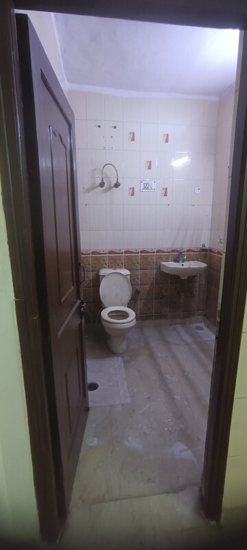 Bathroom in 2.5 BHK Builder Floor at Ashok Nagar – for Rent