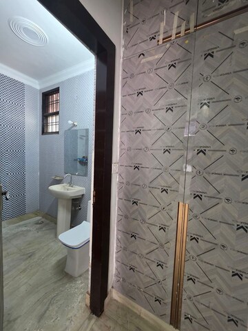Bathroom in 4 BHK Builder Floor at Green Fields Colony – for Rent