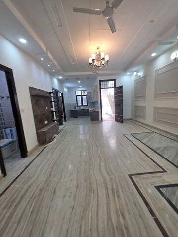 Living Room in 4 BHK Builder Floor at Green Fields Colony – for Rent