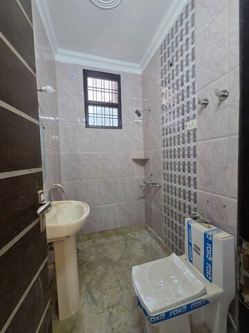 Bathroom in 4 BHK Builder Floor at Green Fields Colony – for Rent