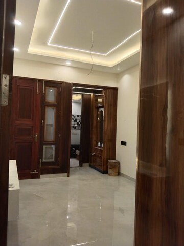 Room in 6 BHK Independent House at Aerocity – for Sale