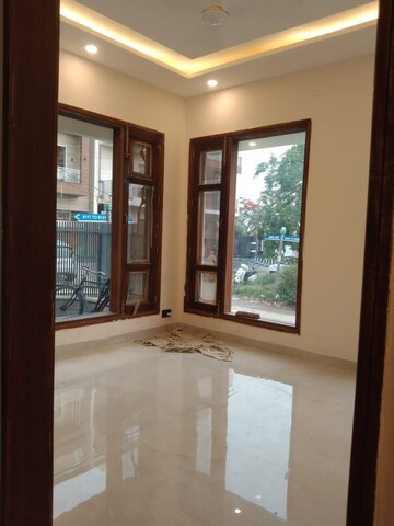 Room in 6 BHK Independent House at Aerocity – for Sale