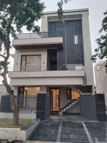 6 BHK Independent House For Sale in Aerocity